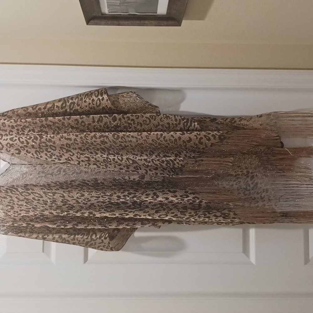 Leopard print with gold threads